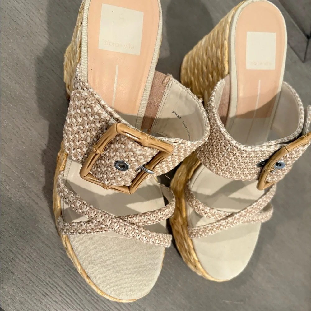 DV by Dolce Vita Beige Woven Platform Sandals - Picture 3 of 6